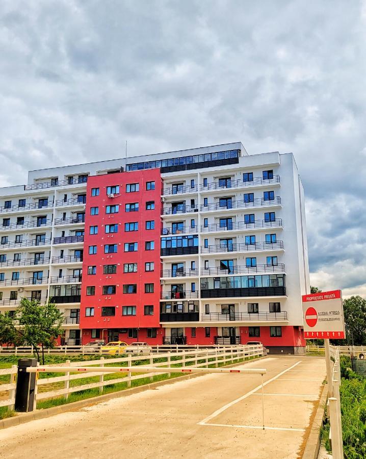 Delux Suite Bacau Bagian luar foto
