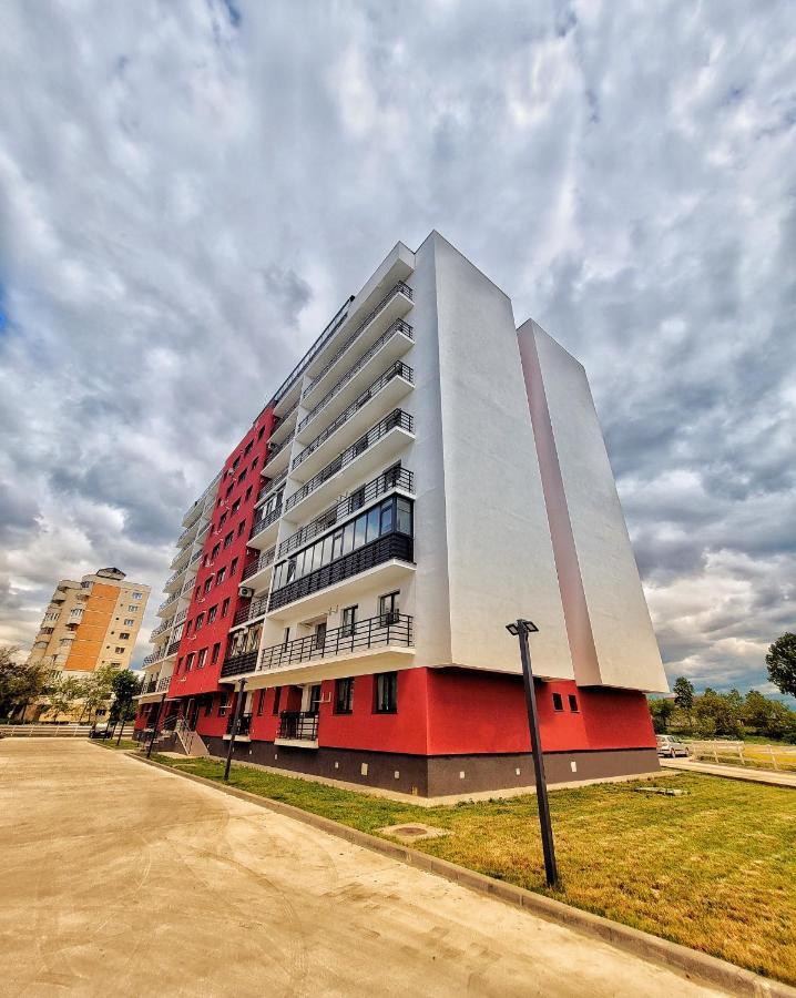 Delux Suite Bacau Bagian luar foto
