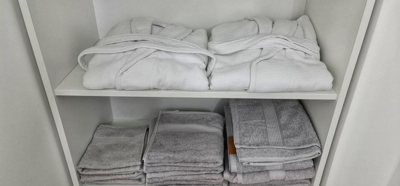 Delux Suite Bacau Bagian luar foto