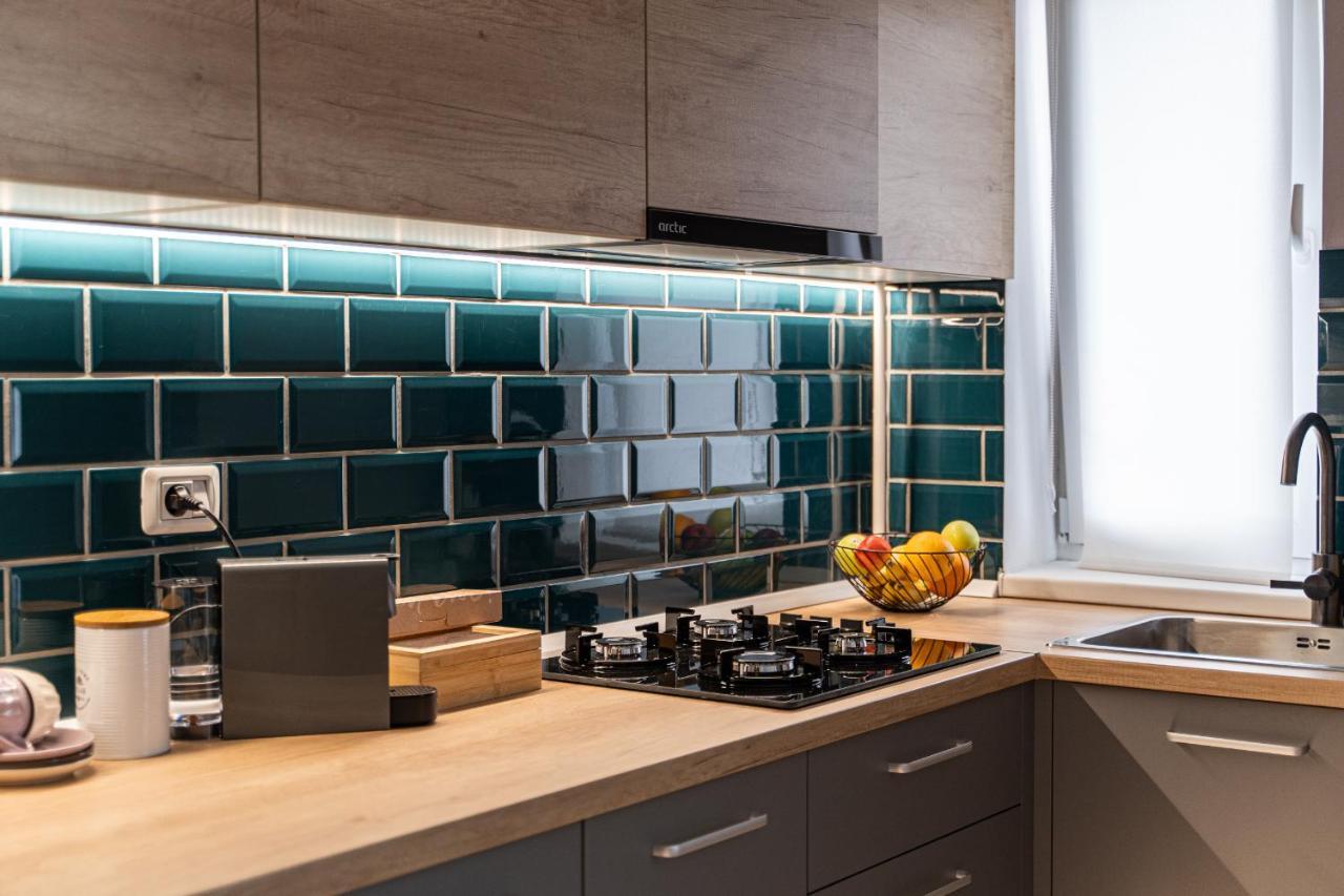 Delux Suite Bacau Bagian luar foto
