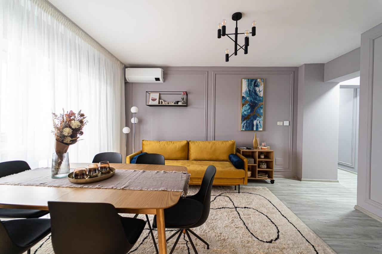 Delux Suite Bacau Bagian luar foto