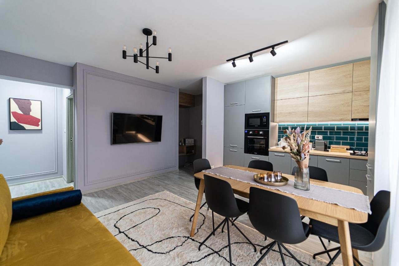 Delux Suite Bacau Bagian luar foto