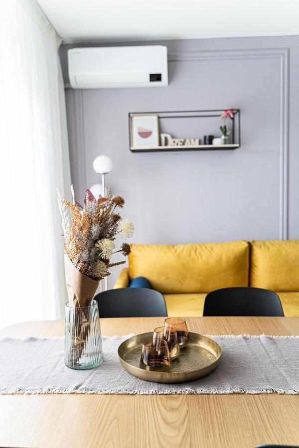 Delux Suite Bacau Bagian luar foto