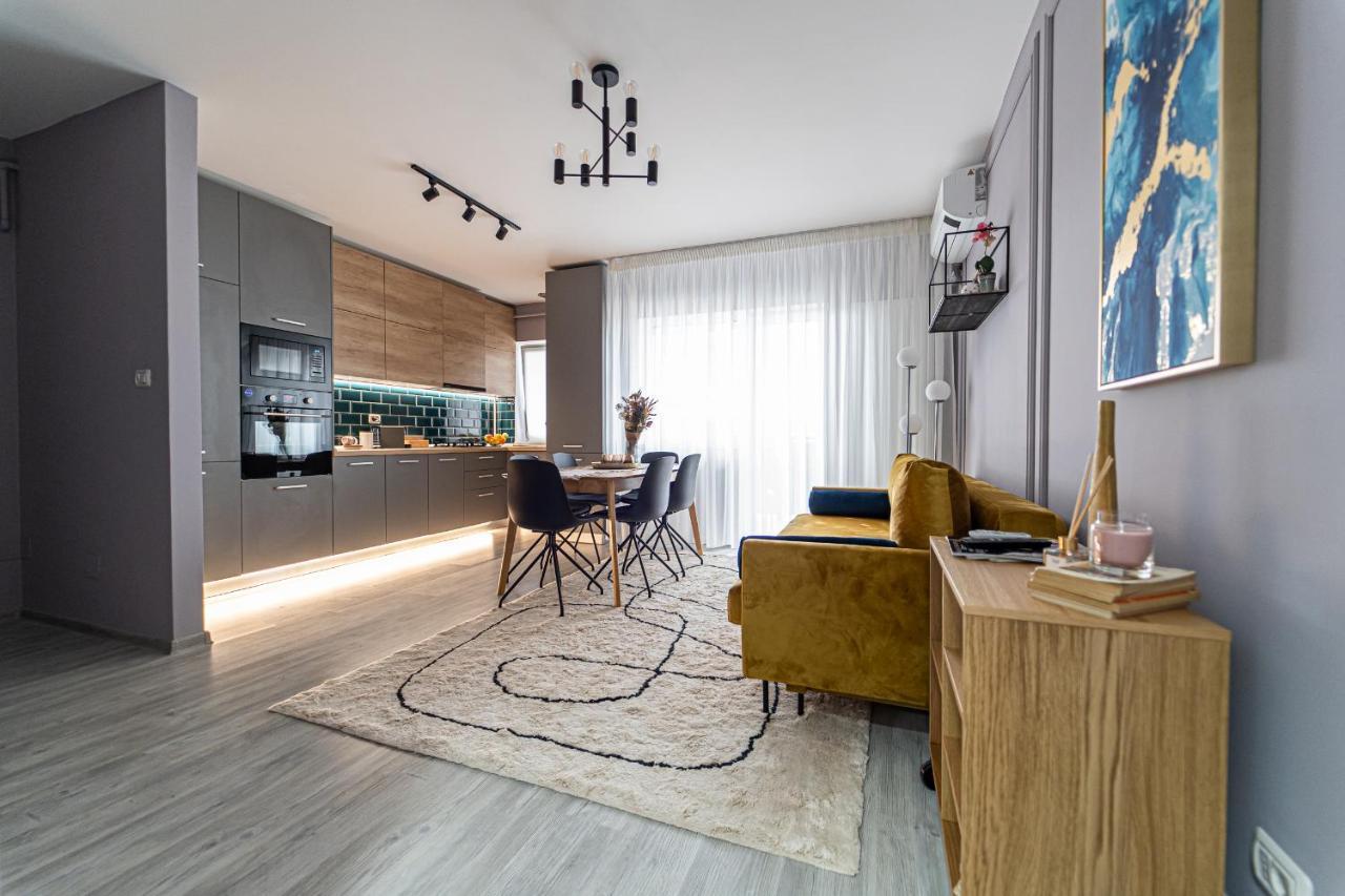Delux Suite Bacau Bagian luar foto