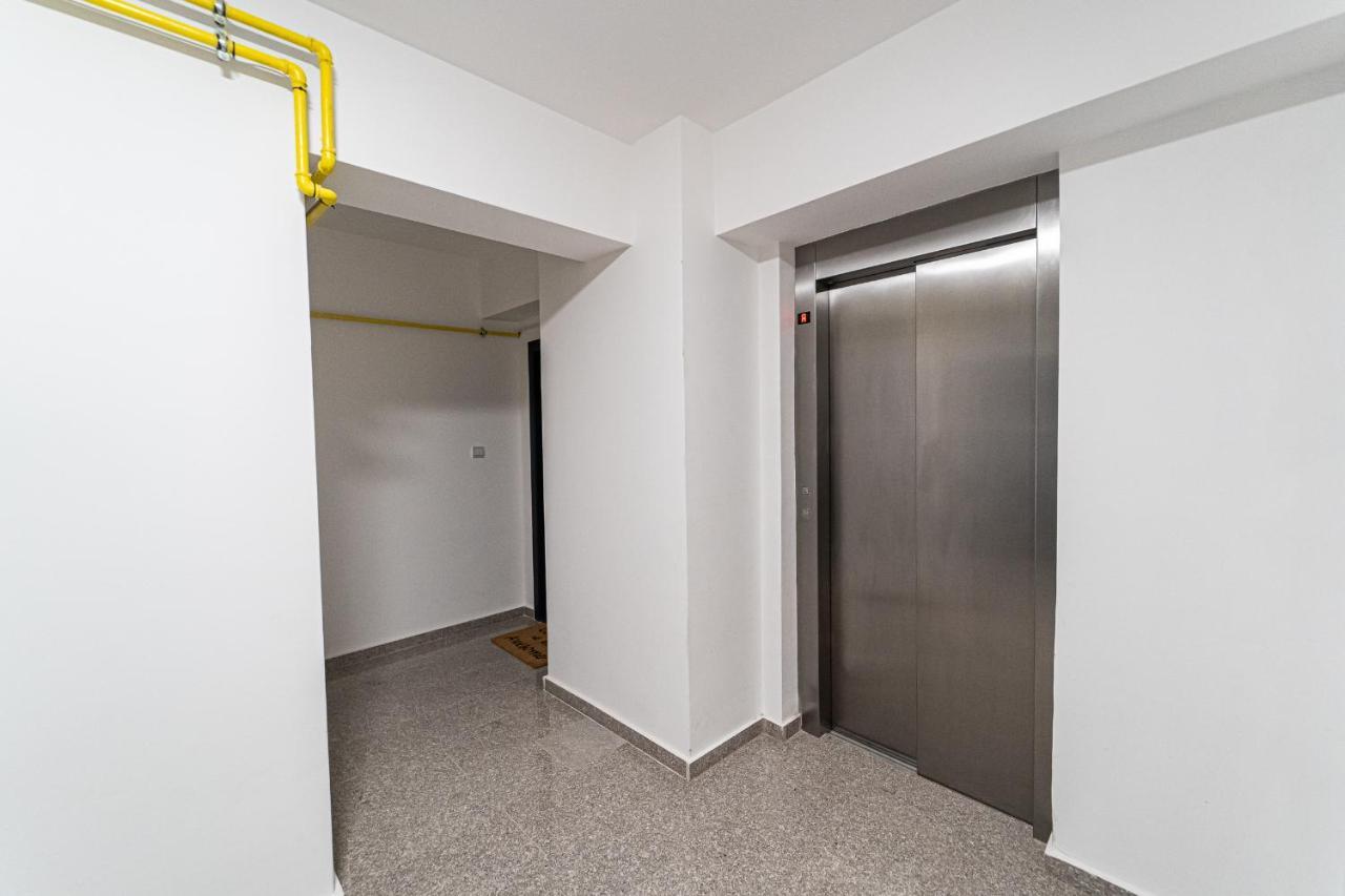 Delux Suite Bacau Bagian luar foto
