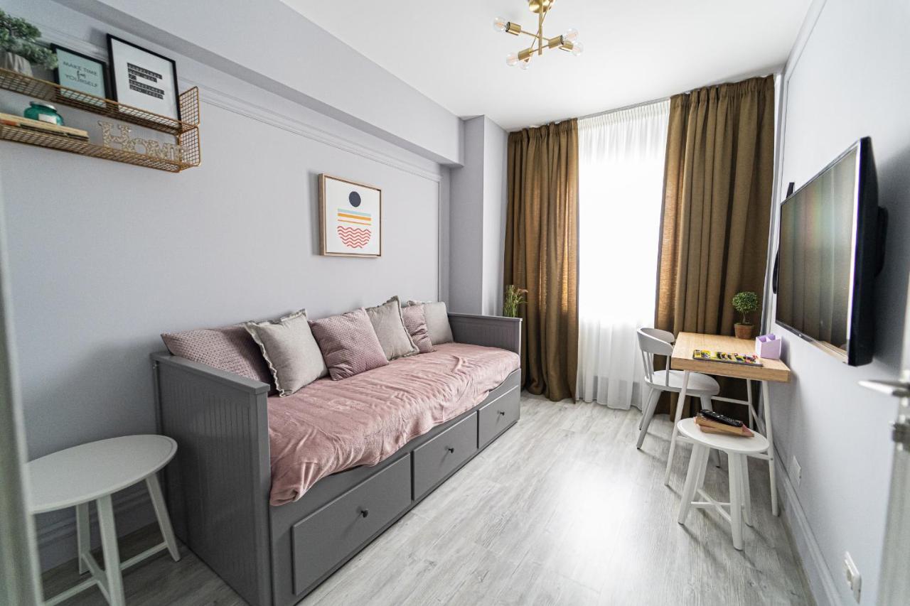 Delux Suite Bacau Bagian luar foto