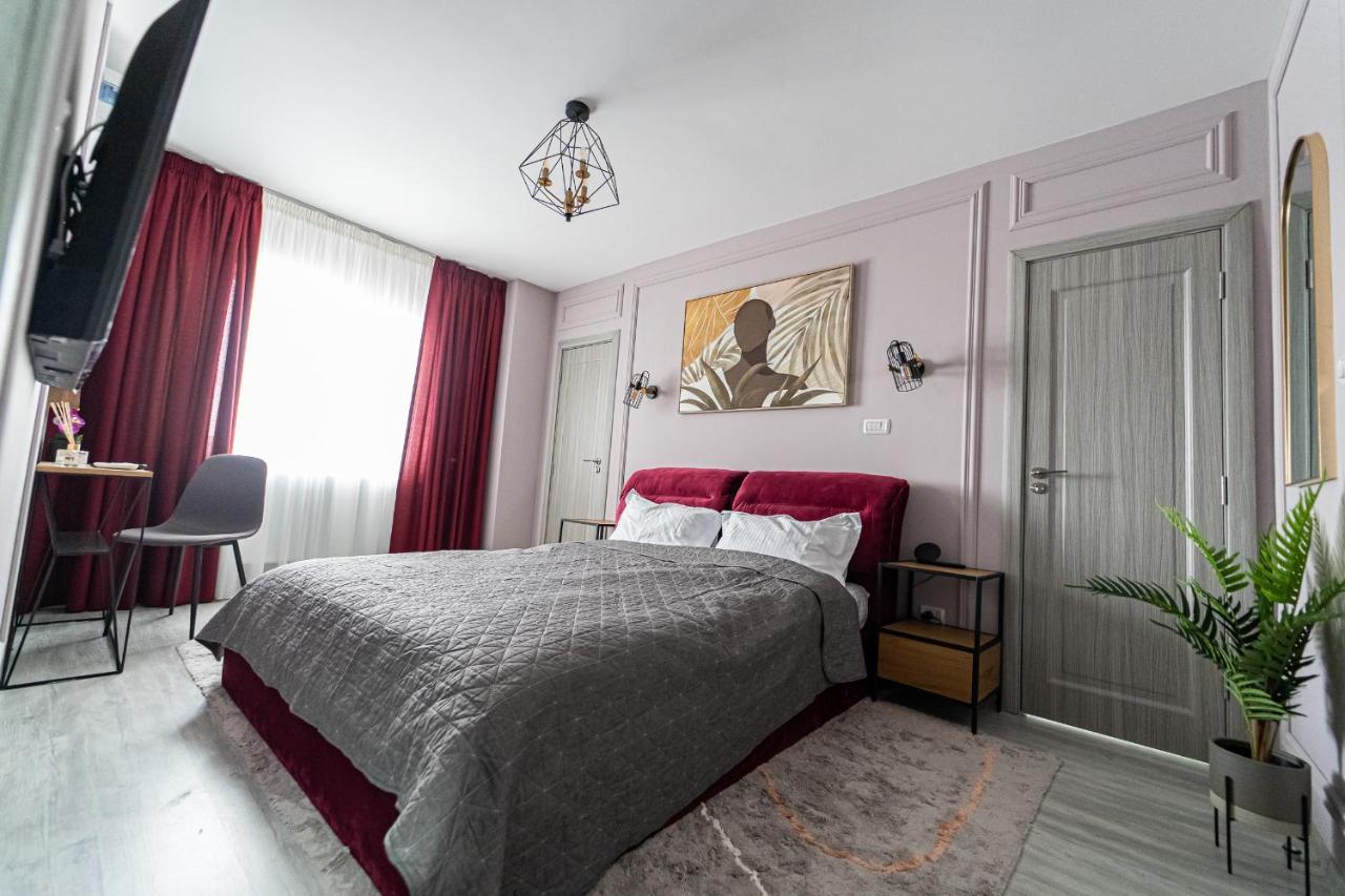 Delux Suite Bacau Bagian luar foto